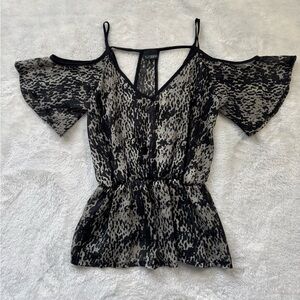 Women’s Size Small Short Sleeve Daytrip Top